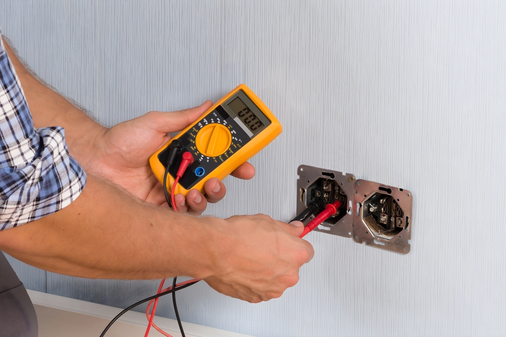 Male,Electrician,Checking,Voltage,Of,Socket,With,Multimeter,In,House